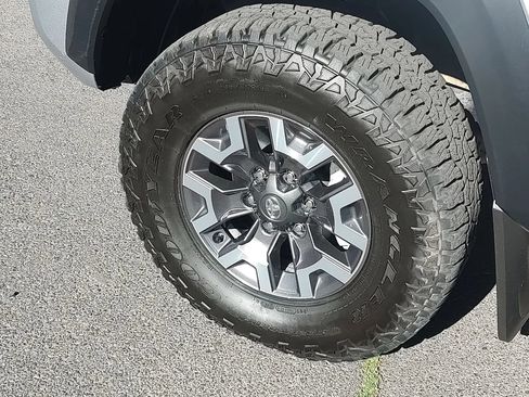 Used 2022 Toyota Tacoma TRD Off-Road image 18