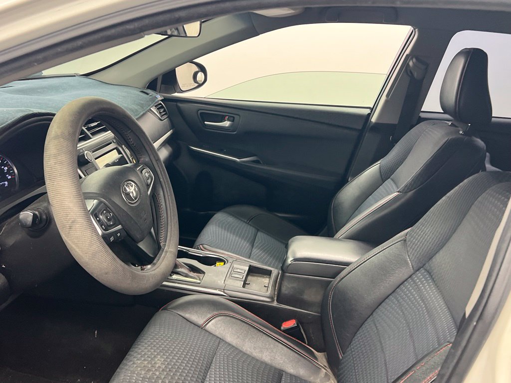 Used 2015 Toyota Camry SE FWD image 9