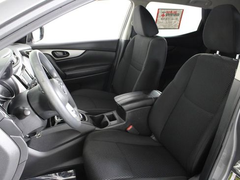 Used 2020 Nissan Rogue Sport S image 19