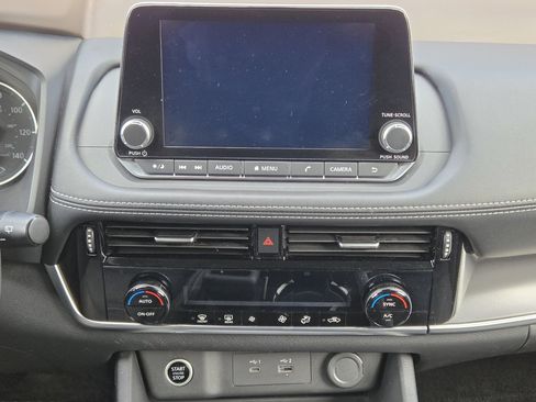 Used 2022 Nissan Rogue SV image 20