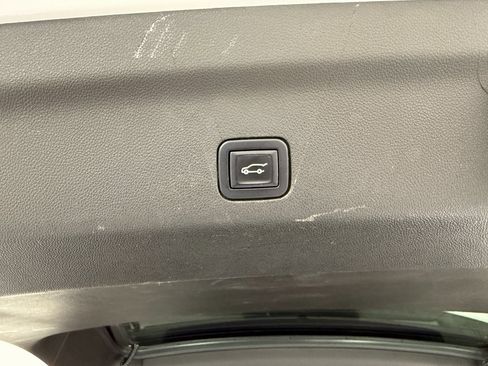 Used 2022 GMC Yukon XL Denali image 53