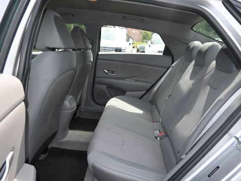 Certified 2021 Hyundai Elantra SE FWD image 12