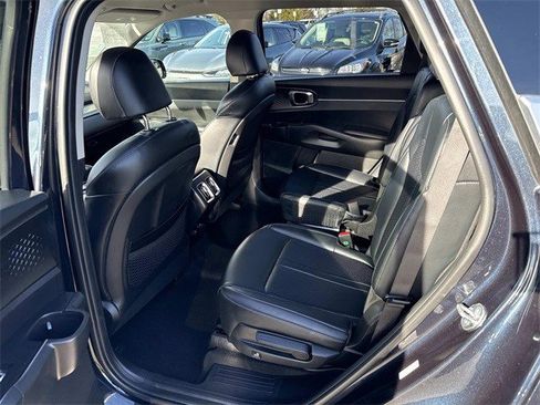 Used 2023 Kia Sorento EX image 16