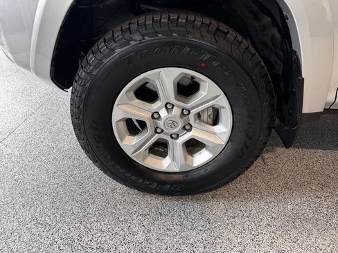 Certified 2023 Toyota 4Runner SR5 AWD/4WD image 16