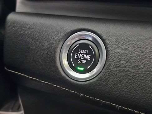 Used 2023 Cadillac Escalade Premium Luxury image 30