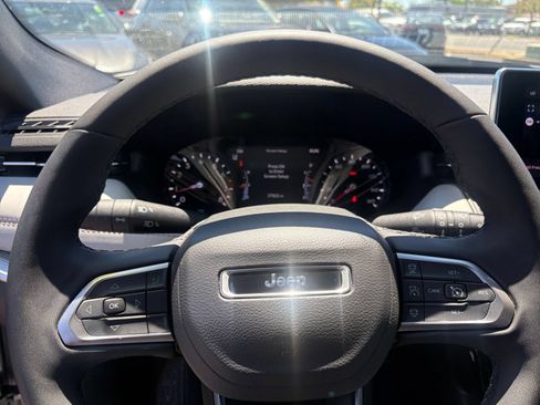 Used 2025 Jeep Compass Limited AWD/4WD image 29