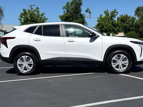 Used 2025 Chevrolet Trax LS FWD image 8