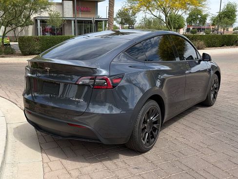 Used 2020 Tesla Model Y Long Range image 3