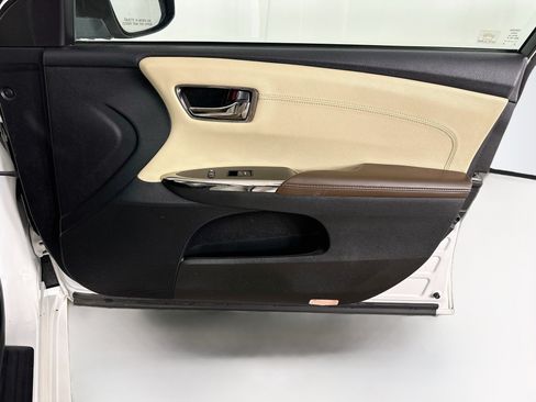 Used 2017 Toyota Avalon XLE Plus w/ All Weather Liner Package FWD image 32