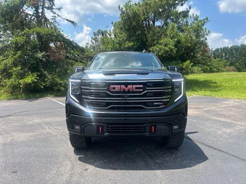 Used 2022 GMC Sierra 1500 AT4 w/ AT4 Premium Package AWD/4WD image 2