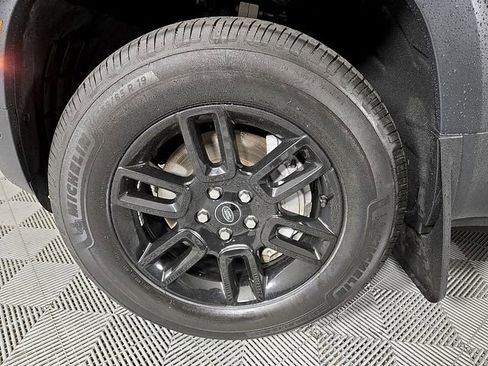 Used 2023 Land Rover Defender 90 SE image 9