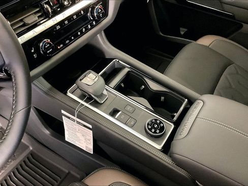 New 2026 Nissan Pathfinder Platinum w/ Accent Package AWD/4WD image 12