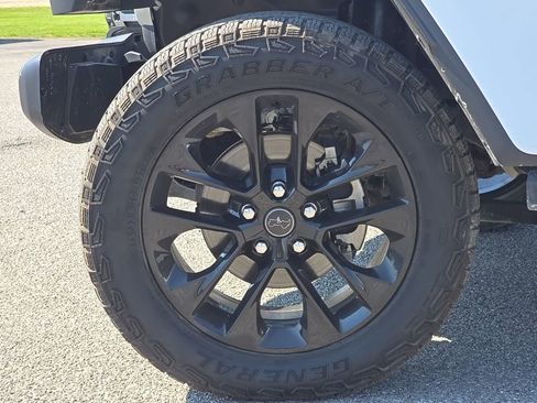 Certified 2024 Jeep Gladiator Sport AWD/4WD image 10