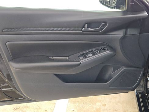 Used 2025 Nissan Altima 2.5 S FWD image 11