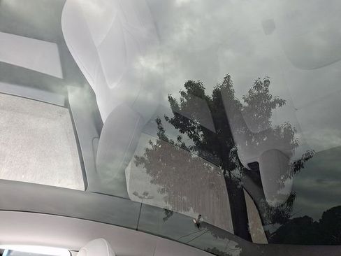 Used 2022 Tesla Model Y Performance AWD/4WD image 16
