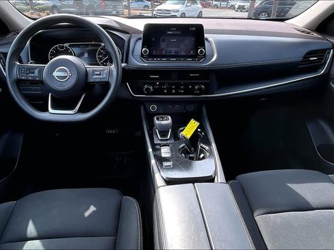 Used 2023 Nissan Rogue S image 14
