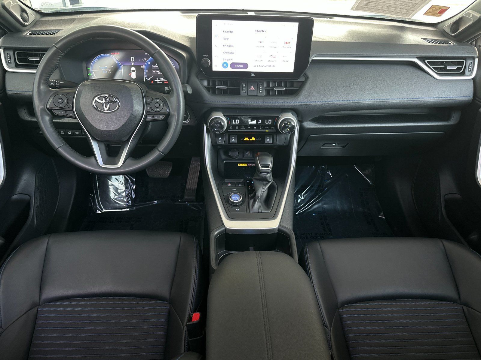Used 2025 Toyota RAV4 XSE w/ Advanced Technology Package AWD/4WD image 12