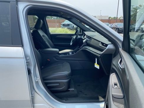 New 2025 Jeep Grand Cherokee L Altitude image 28