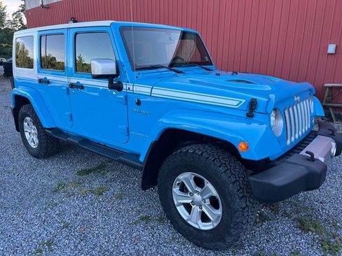 Used 2017 Jeep Wrangler Unlimited Sahara w/ Quick Order Package 24E Chief AWD/4WD image 9