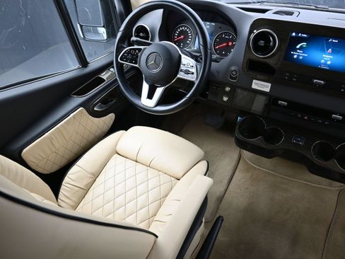 Used 2020 Mercedes-Benz Sprinter 2500 image 39