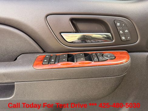 Used 2013 Chevrolet Avalanche LTZ AWD/4WD image 22