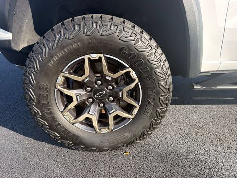 Used 2024 Chevrolet Colorado ZR2 w/ ZR2 Convenience Package III AWD/4WD image 10