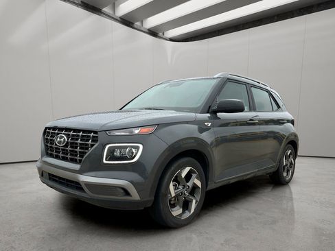 Used 2025 Hyundai Venue Limited image 1
