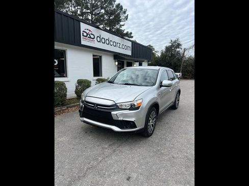 Used 2018 Mitsubishi Outlander Sport ES image 1