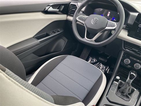New 2026 Volkswagen Taos S image 10