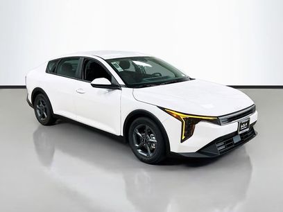 New 2025 Kia K4 LXS