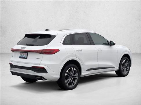 Certified 2025 Audi Q5 Premium w/ Convenience Package AWD/4WD image 5
