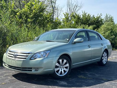 Used 2005 Toyota Avalon XLS FWD image 1