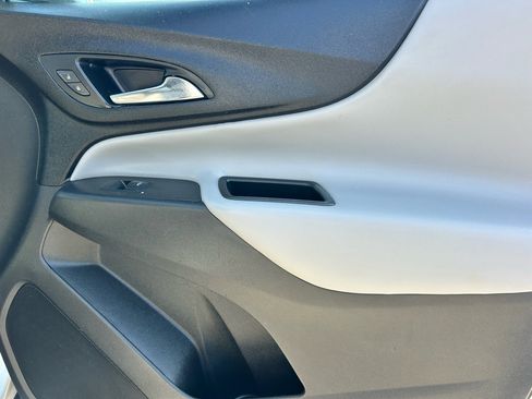 Used 2022 Chevrolet Equinox LT image 11