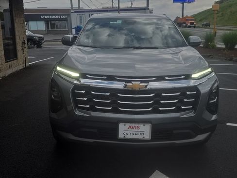 Used 2025 Chevrolet Equinox LT AWD/4WD image 2