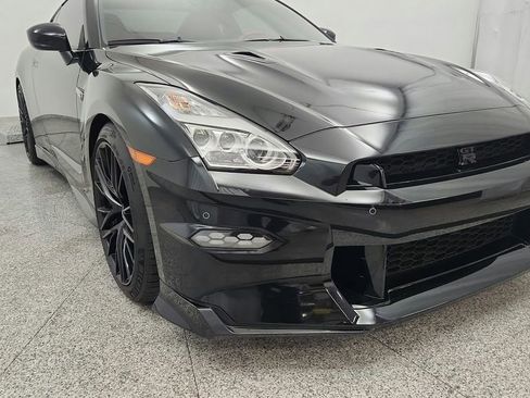 Used 2024 Nissan GT-R Premium w/ Premium Interior Package image 38