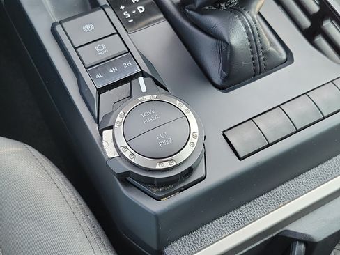 Certified 2025 Toyota Tacoma SR5 AWD/4WD image 33