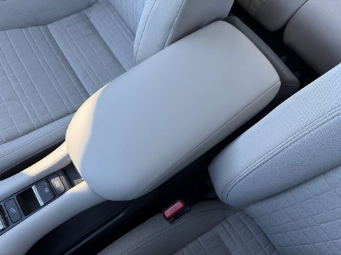 Used 2025 Honda HR-V LX image 27