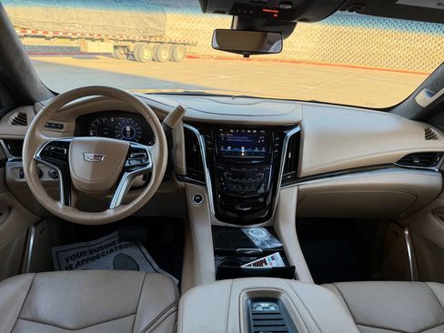 Used 2018 Cadillac Escalade ESV Platinum image 12