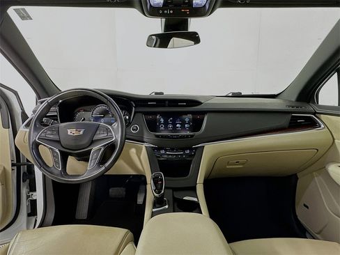Used 2018 Cadillac XT5 Premium Luxury image 3
