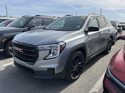 Used 2023 GMC Terrain SLE w/ Driver Convenience Package image 9
