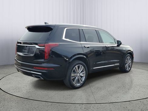 Used 2023 Cadillac XT6 Premium Luxury image 3