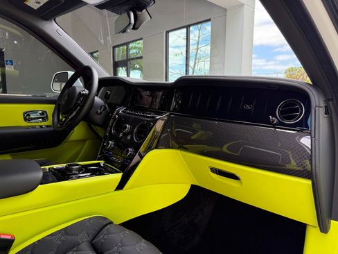 Used 2025 Rolls-Royce Cullinan Black Badge image 38