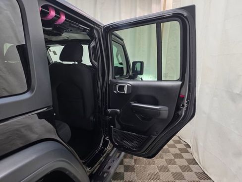 Used 2018 Jeep Wrangler Unlimited Sport image 30