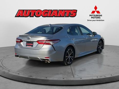 Used 2020 Toyota Camry SE image 2