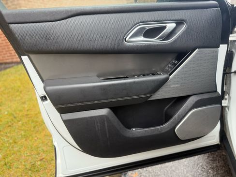 Used 2018 Land Rover Range Rover Velar S image 34