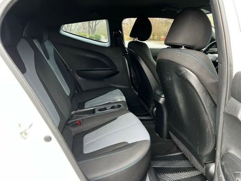 Used 2019 Hyundai Veloster 2.0 image 16