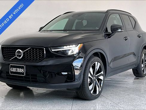 Used 2025 Volvo XC40 B5 Plus AWD/4WD image 12
