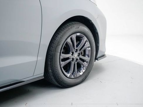 Used 2024 Toyota Sienna XSE AWD/4WD image 14