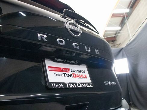 Used 2023 Nissan Rogue SV w/ SV Premium B Package image 13