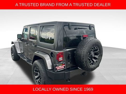 Used 2018 Jeep Wrangler Unlimited Sahara AWD/4WD image 3